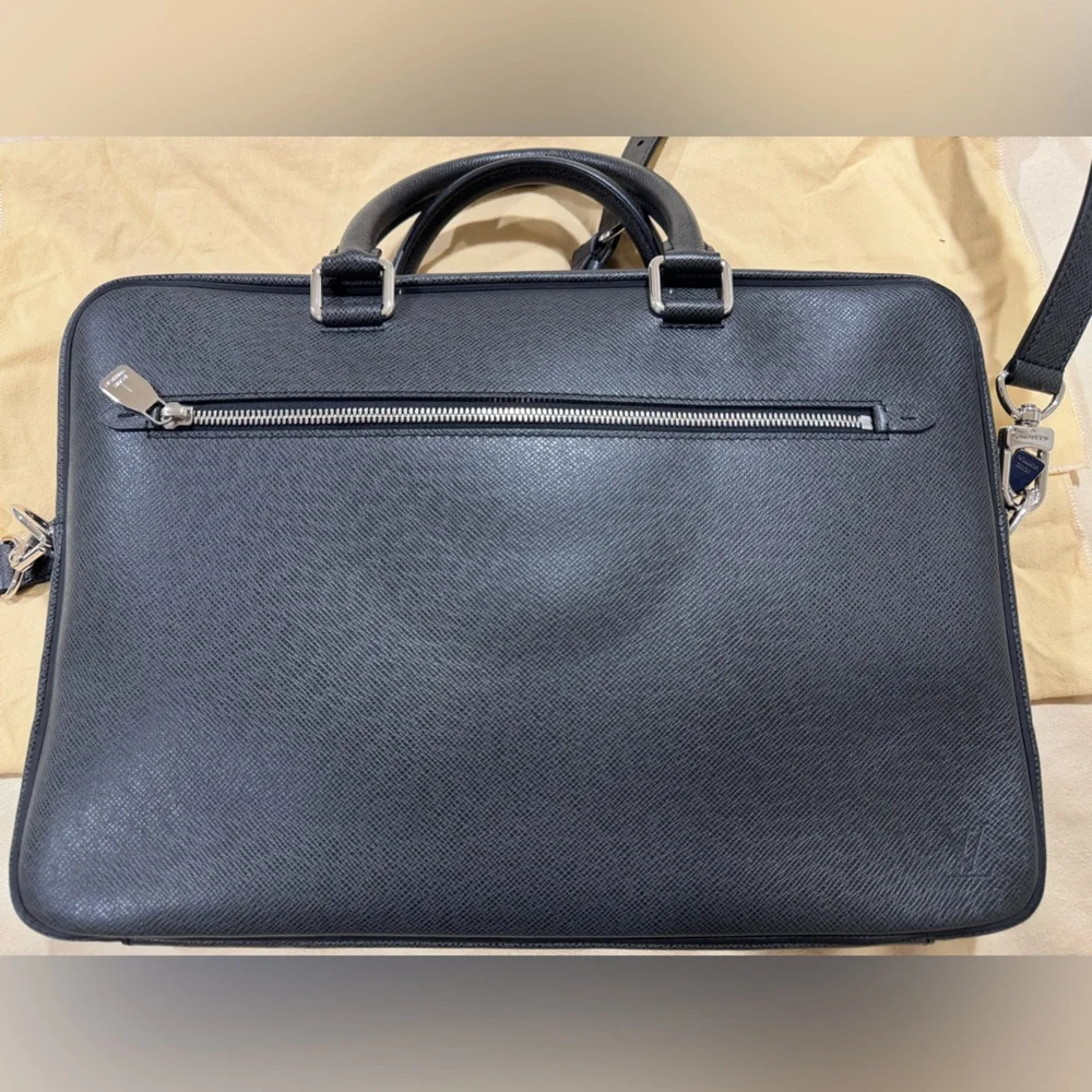 LOUIS VUITTON Taiga Porte-Documents Business MM Ardoise